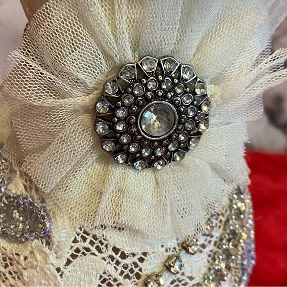 Vintage Lace Rhinestone Embellished Night Ambiance Lighted Decor Vase - Picture 3 of 15